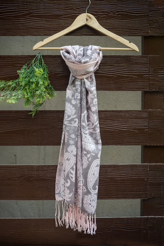 Luxuriously soft stole in grey with pink paisleys