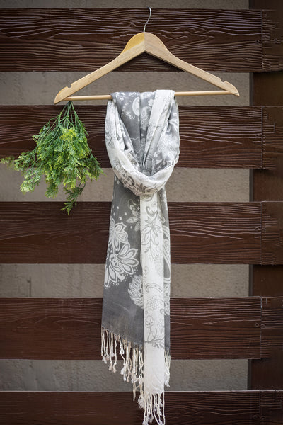 Luxuriously soft stole in grey with white floral design